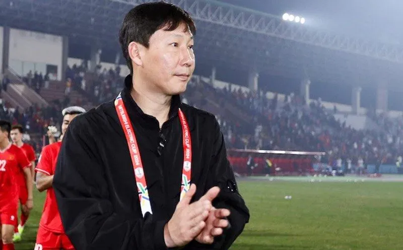 TIN HOT MÙNG 1 TẾT: Đội trưởng và HLV ĐT Việt Nam chúc mừng năm mới Ất Tỵ 2 HLV Kim Sang Sik lần đầu đón Tết Việt